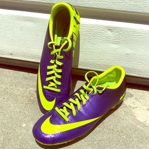 NIKE SOCCER CLEATS